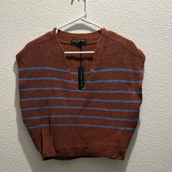 Central Park West Aiden V-Neck Vest - Picture 5 of 10